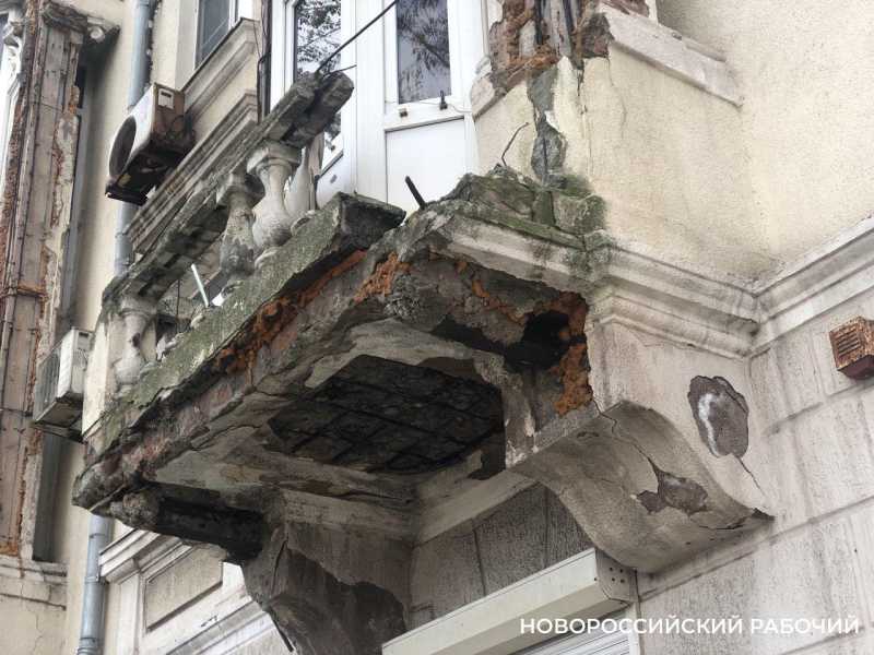 В центре Новороссийска объект культурного наследия будет разрушаться еще 2 года
