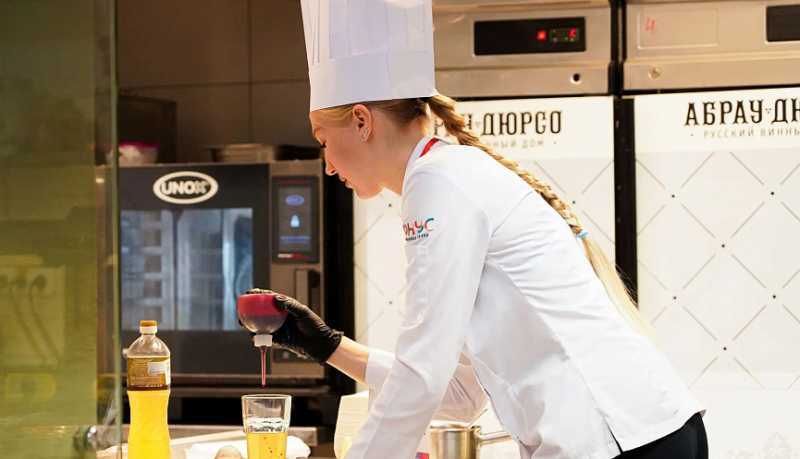 В Краснодарском крае провели соревнования поваров и представителей сферы гостеприимства в рамках конкурса &laquo;Курортный Олимп&raquo;