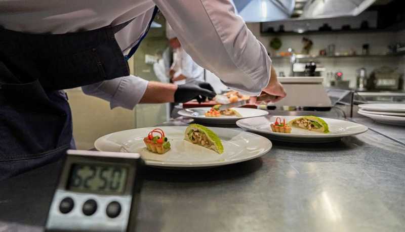 В Краснодарском крае провели соревнования поваров и представителей сферы гостеприимства в рамках конкурса &laquo;Курортный Олимп&raquo;