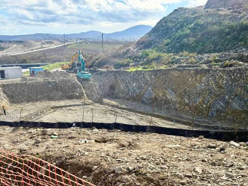 В Новороссийске чиновники проверили, как расширяется мусорный полигон