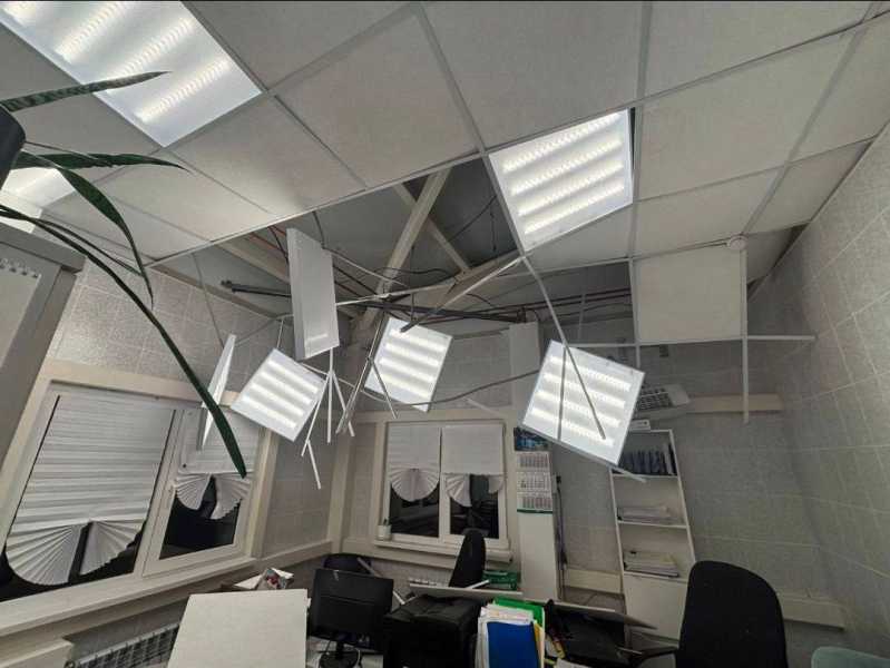 В Новороссийске из-за атаки БПЛА пострадали дома, квартиры, спортшкола и поликлиника