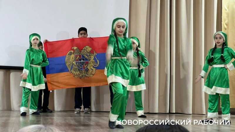 В Новороссийске на одной сцене выступили &laquo;китайцы&raquo;, &laquo;аварцы&raquo;, &laquo;грузины&raquo; и &laquo;мексиканцы&raquo;