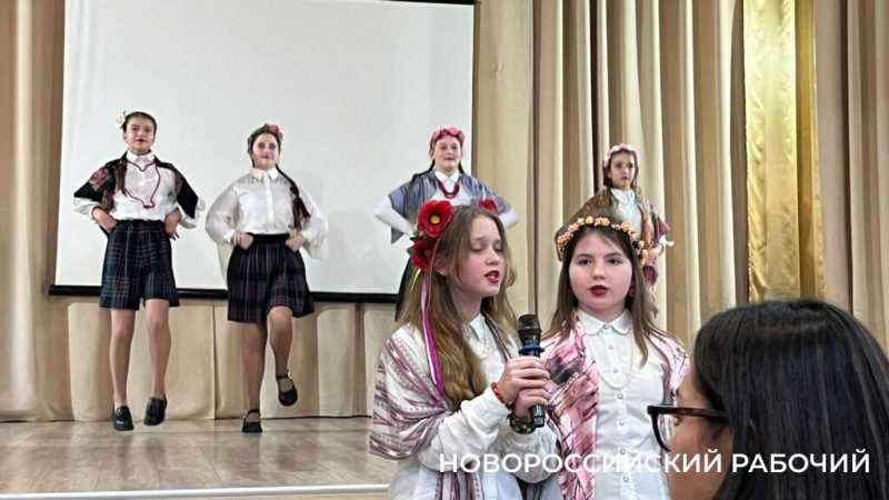 В Новороссийске на одной сцене выступили &laquo;китайцы&raquo;, &laquo;аварцы&raquo;, &laquo;грузины&raquo; и &laquo;мексиканцы&raquo;