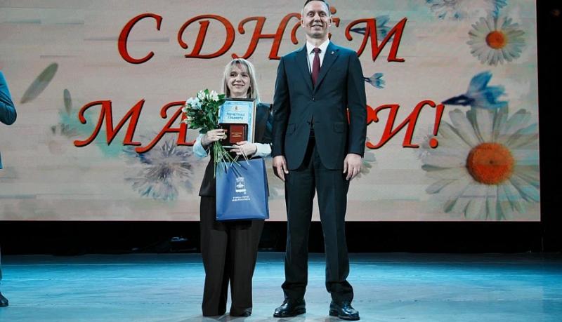 В Новороссийске накануне Дня матери вручили муниципальные медали &laquo;За благородный материнский труд&raquo;