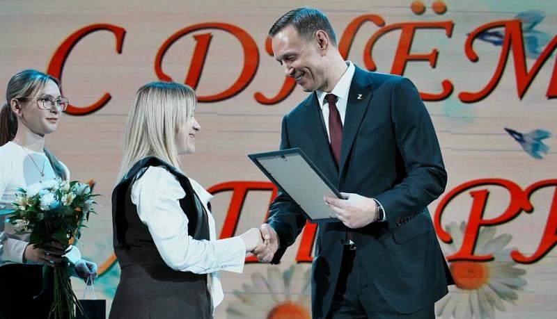 В Новороссийске накануне Дня матери вручили муниципальные медали &laquo;За благородный материнский труд&raquo;