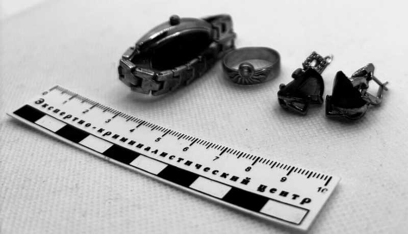 В Новороссийске полицейские задержали троих местных жителей, обокравших квартиру соседа