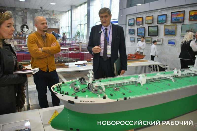 В Новороссийске судомоделисты стремились к победам на парусах мечты