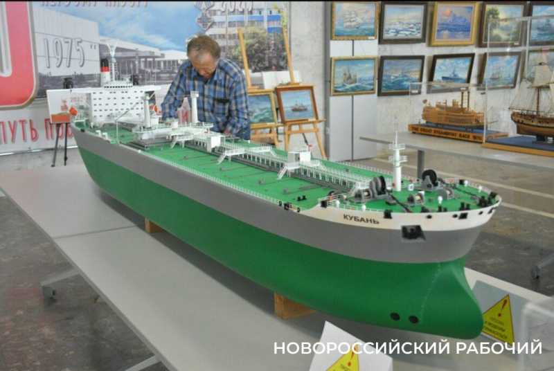 В Новороссийске судомоделисты стремились к победам на парусах мечты