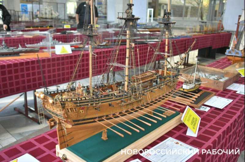 В Новороссийске судомоделисты стремились к победам на парусах мечты