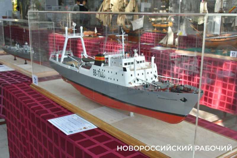 В Новороссийске судомоделисты стремились к победам на парусах мечты