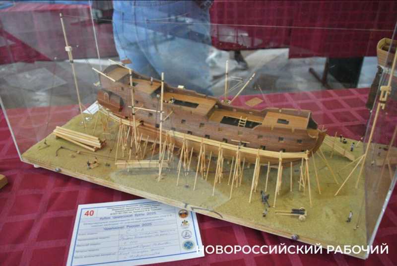 В Новороссийске судомоделисты стремились к победам на парусах мечты