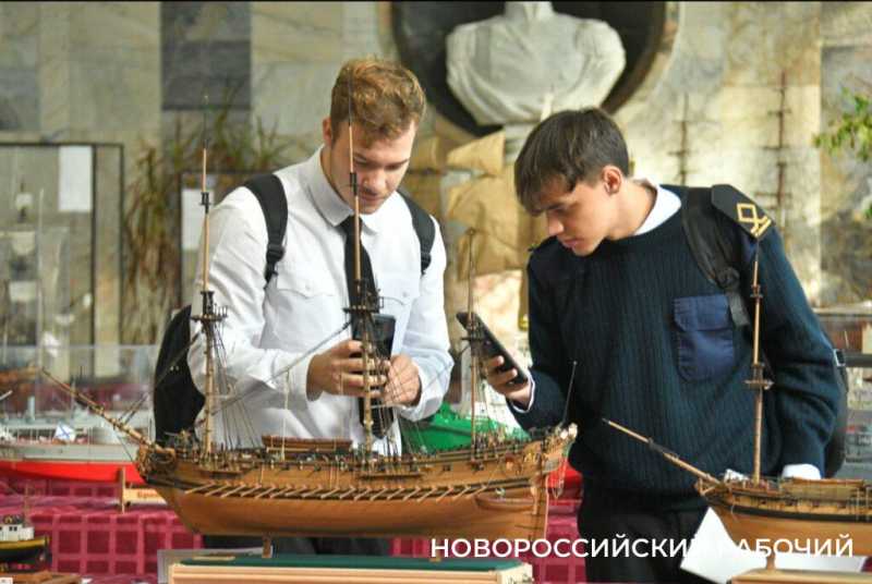 В Новороссийске судомоделисты стремились к победам на парусах мечты