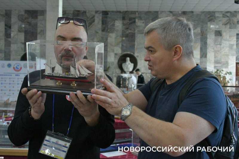 В Новороссийске судомоделисты стремились к победам на парусах мечты