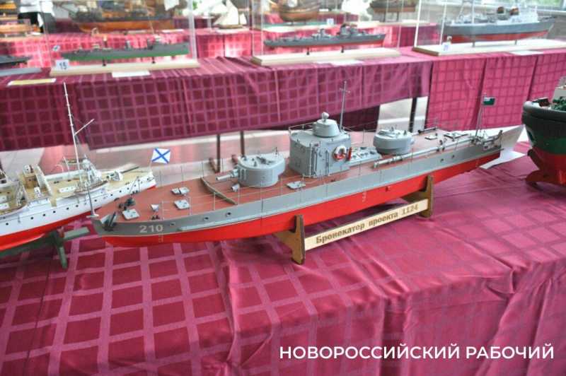 В Новороссийске судомоделисты стремились к победам на парусах мечты