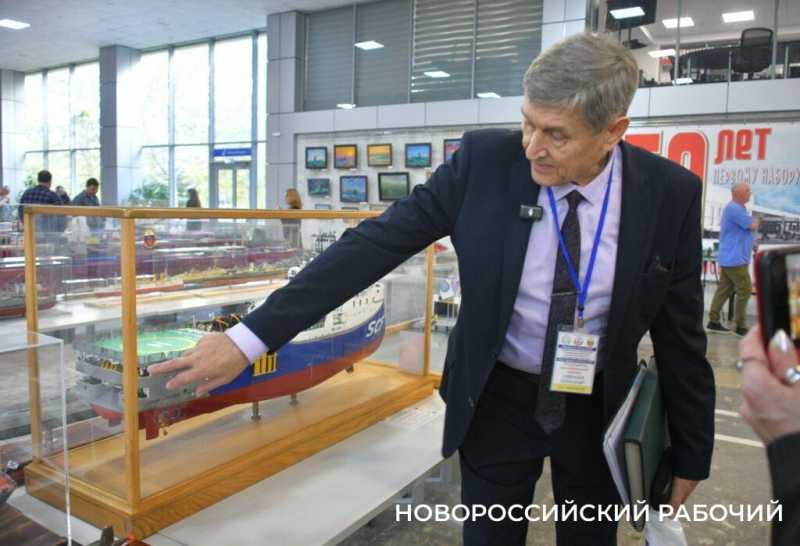 В Новороссийске судомоделисты стремились к победам на парусах мечты