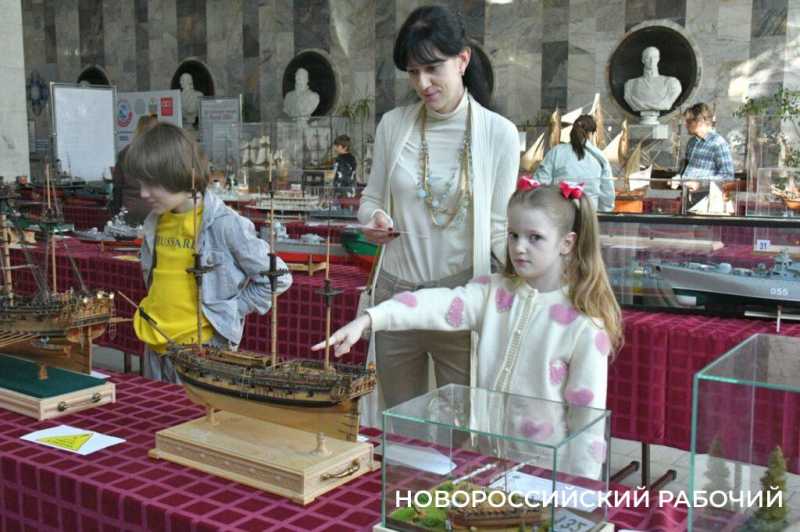 В Новороссийске судомоделисты стремились к победам на парусах мечты