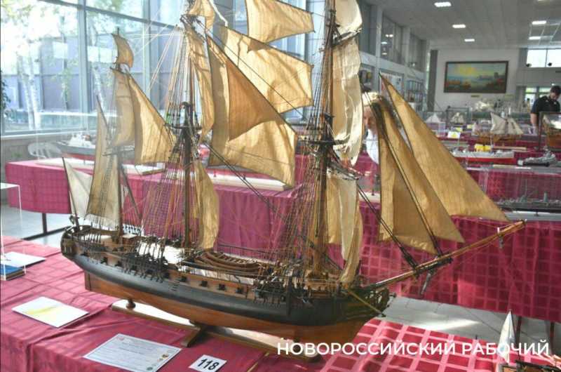 В Новороссийске судомоделисты стремились к победам на парусах мечты