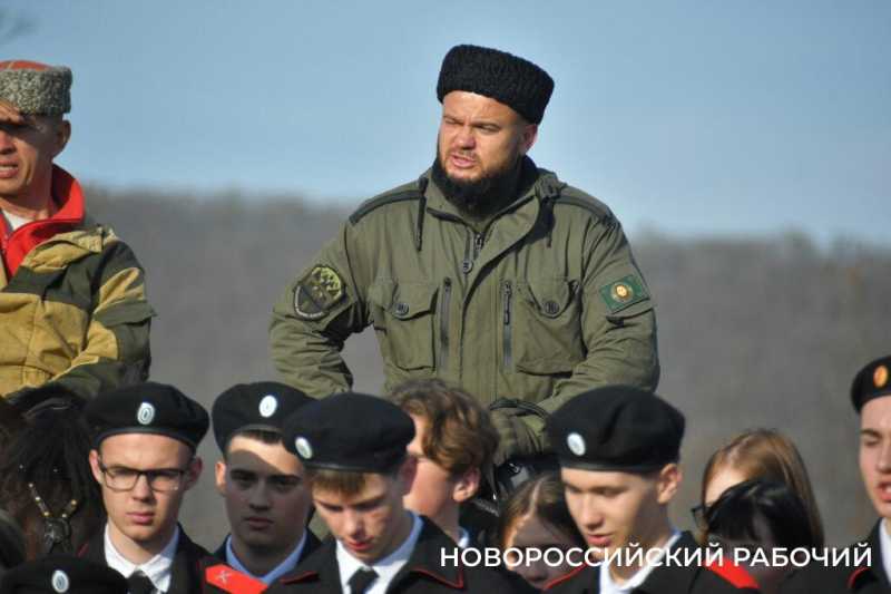 В Новороссийске всем миром высаживают целый лес