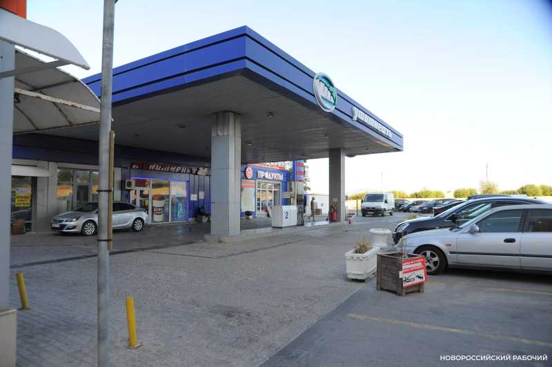 В Новороссийске жители многоэтажки боятся соседства с АЗС, рядом с которой упал БПЛА