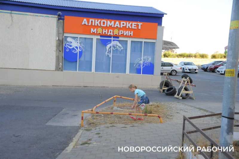 В Новороссийске жители многоэтажки боятся соседства с АЗС, рядом с которой упал БПЛА