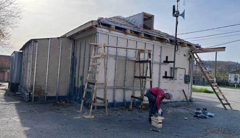 В селе Владимировка начался долгожданный ремонт сельского клуба &mdash; стартовали капитальные работы по обновлению фасада и кровли
