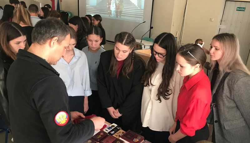 Военные подвиги разных эпох: новороссийские школьники и студенты встретились с волонтёрами СВО и вспомнили героев Великой Отечественной войны 1941-1945 годов