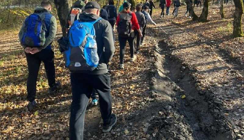 Воспитанники Центра казачьей молодежи &laquo;Ермак&raquo; совершили патриотический поход по живописным окрестностям Новороссийска