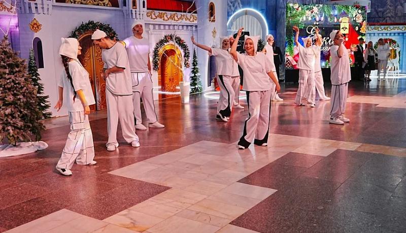 Андрей Кравченко поздравил с Новым годом юных новороссийцев, прославляющих город-герой своими достижениями