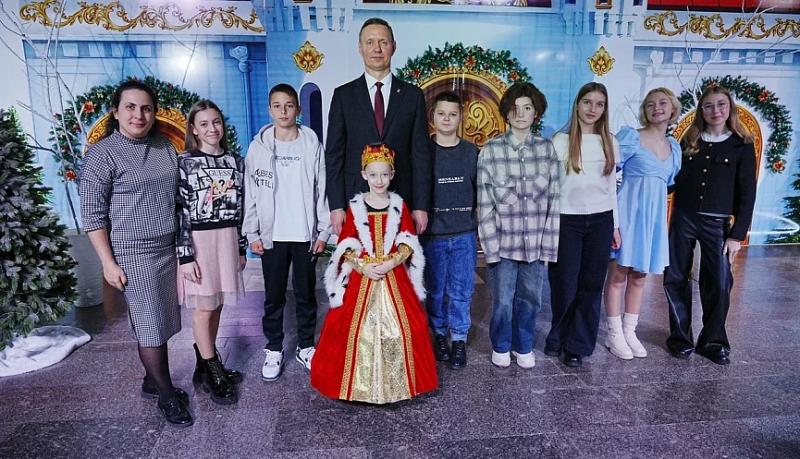 Андрей Кравченко поздравил с Новым годом юных новороссийцев, прославляющих город-герой своими достижениями