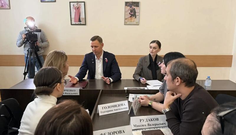 Андрей Кравченко принимает жителей в городском театре Новороссийска  