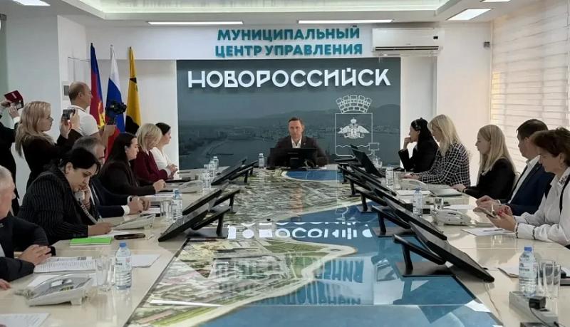 Андрей Кравченко во время проведения &laquo;Горячей линии&raquo; ответил на 69 звонков от жителей Новороссийска