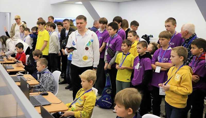 Более 450 школьников со всего Краснодарского края приняли участие в фестивале беспилотных летательных аппаратов