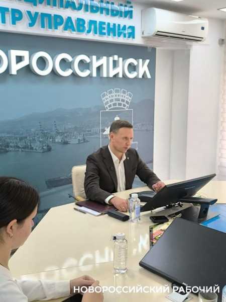 Что Андрей Кравченко поставил на личный контроль. В Новороссийске прошла &laquo;горячая линия&raquo; главы города