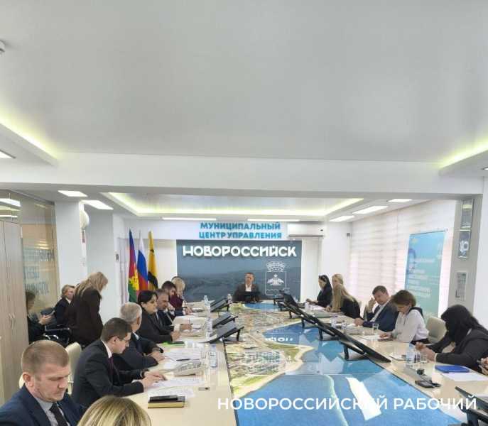 Что Андрей Кравченко поставил на личный контроль. В Новороссийске прошла &laquo;горячая линия&raquo; главы города