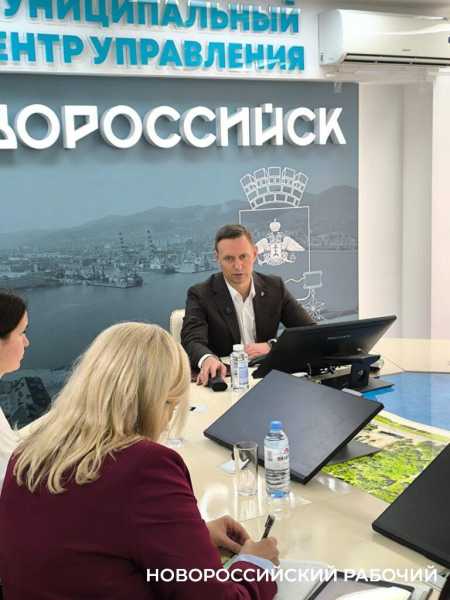 Что Андрей Кравченко поставил на личный контроль. В Новороссийске прошла &laquo;горячая линия&raquo; главы города