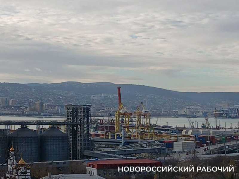 Что осталось от бывшей &laquo;губернской жемчужины&raquo;. Руины дачи Щенсновича в Новороссийске сдают в аренду за 1 рубль