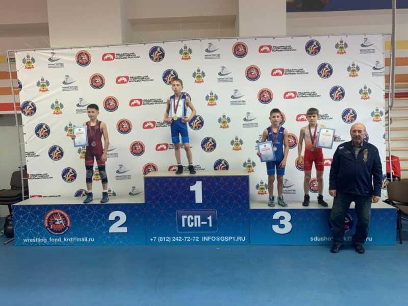 Десять новороссийских греко &ndash; римских борцов завоевали путевки на первенство ЮФО