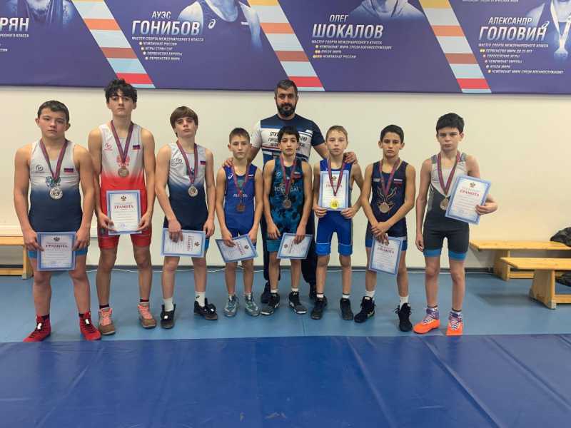 Десять новороссийских греко &ndash; римских борцов завоевали путевки на первенство ЮФО