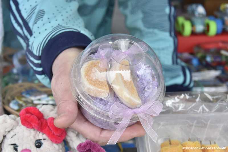 До Нового года осталось 18 дней! Выбираем трендовые подарки подругам