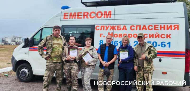 Главный спасатель Новороссийска Алексей Одеров закрывает люки, возит гуманитарку и выручает котиков