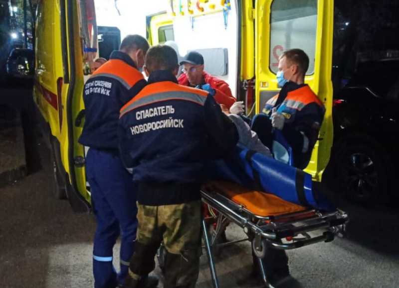 Главный спасатель Новороссийска Алексей Одеров закрывает люки, возит гуманитарку и выручает котиков