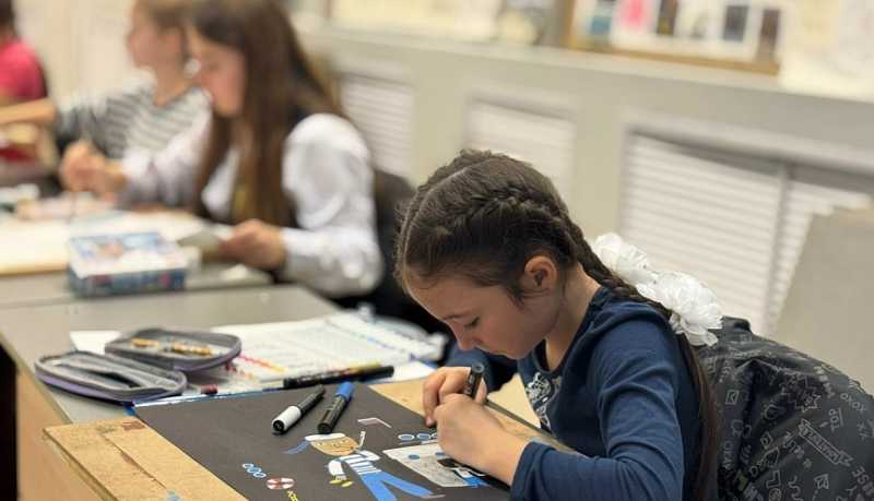 Юные художники города-героя Новороссийска приняли участие в VII Всероссийском изобразительном диктанте &laquo;Моя страна &ndash; моя история&raquo;