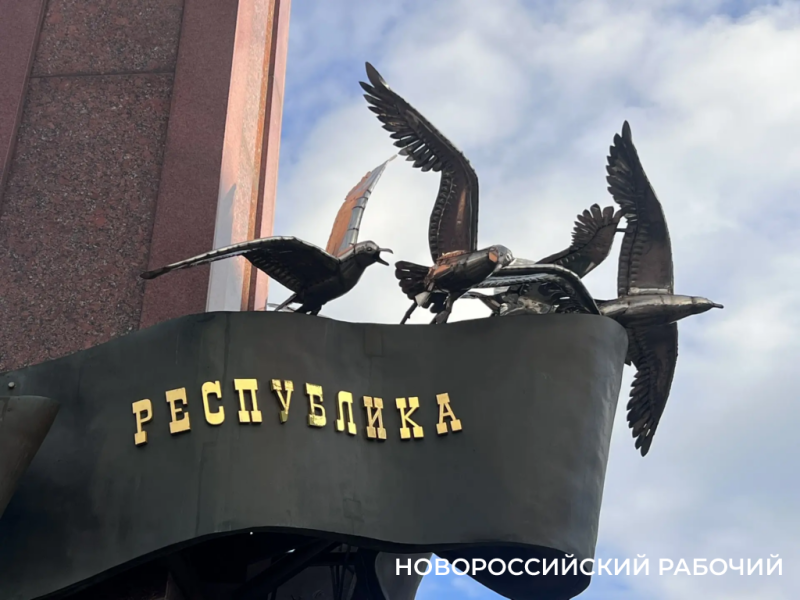 Какая зима &ndash; такие и снежные бабы! В Новороссийске появились &laquo;банановые снеговики&raquo;