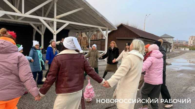 Моржи Новороссийска сделали заплыв и пожелали всем здоровья в новом году