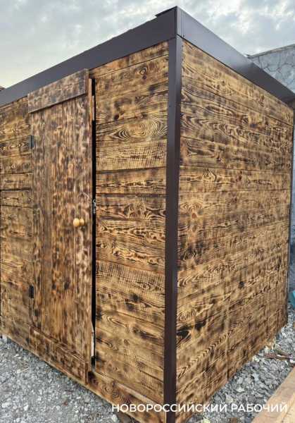 На пляже Новороссийска появилась раздевалка для &laquo;моржей&raquo;