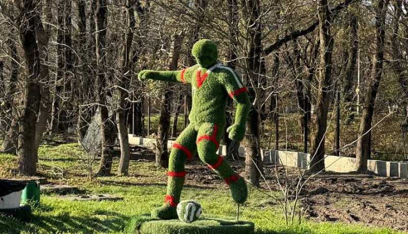 На стадионе &laquo;Строитель&raquo; завершены работы по установке ограждения