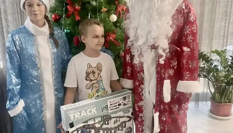 Новогодние мечты юных новороссийцев уже начали сбываться благодаря акции &laquo;Подари ребенку праздник!&raquo;