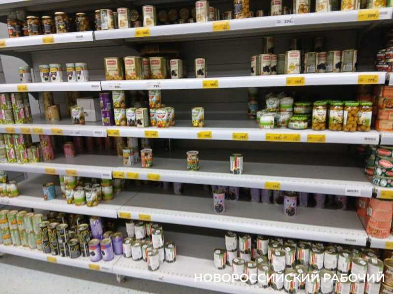 Новороссийцы встали в очереди &mdash; закупаются к новогоднему столу