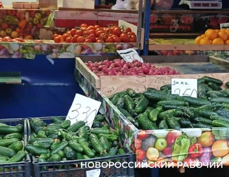 Новороссийцы встали в очереди &mdash; закупаются к новогоднему столу