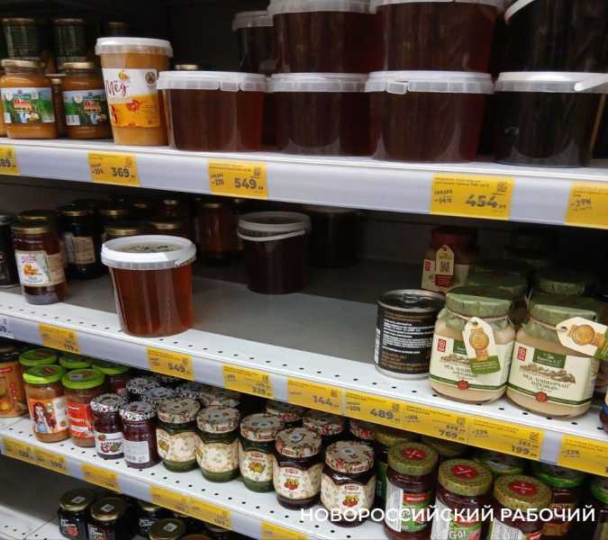 Новороссийцы встали в очереди &mdash; закупаются к новогоднему столу